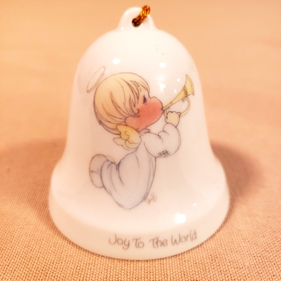 PRECIOUS MOMENTS VINTAGE SET OF 4 CHRISTMAS ANGEL BELLS - Picture 4 of 10